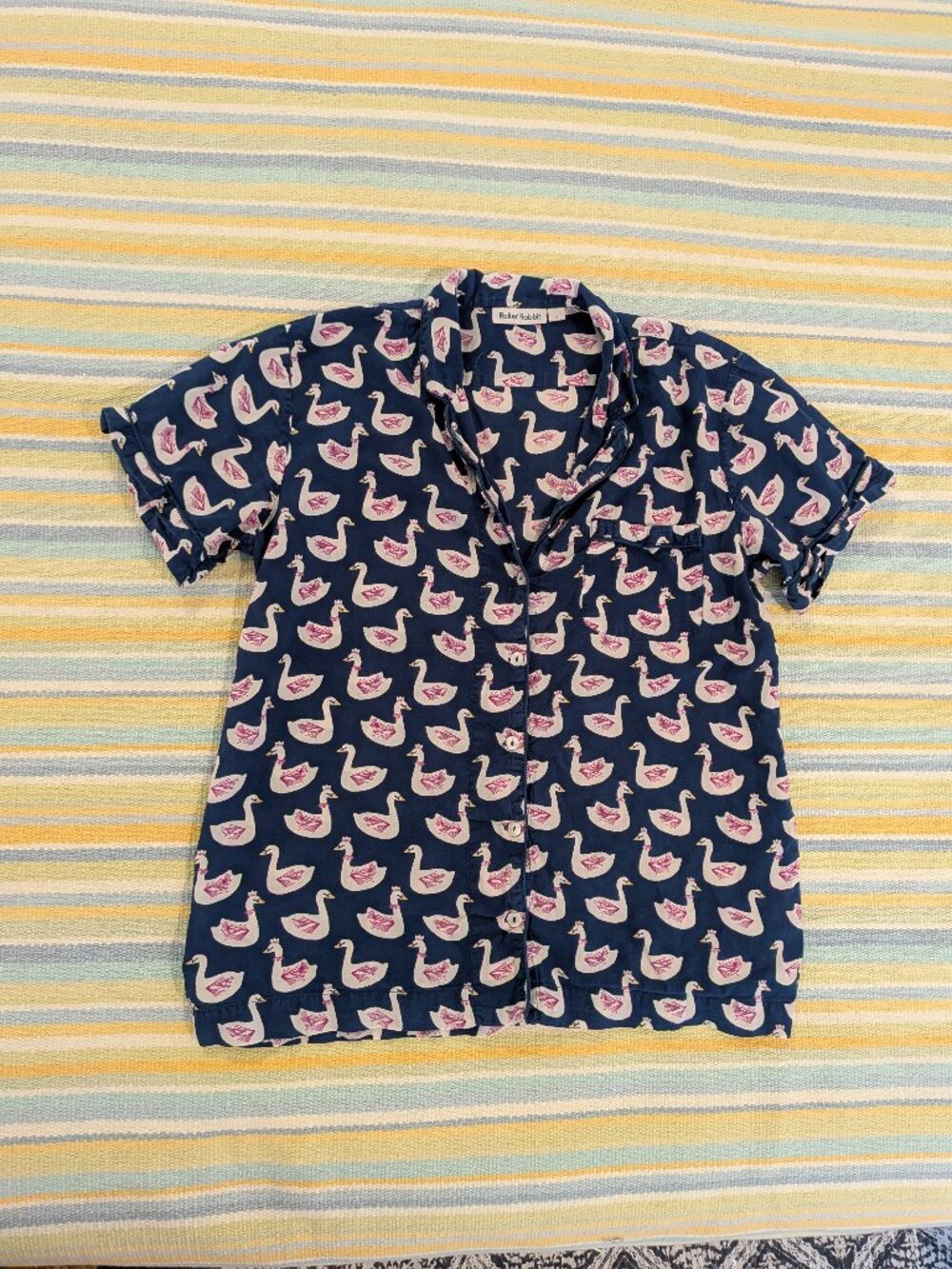 ⭐ Roller Rabbit Swan Pajama Top size Small